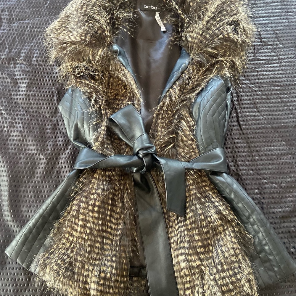 Faux leather/fur Bebe Vest with belt New Small